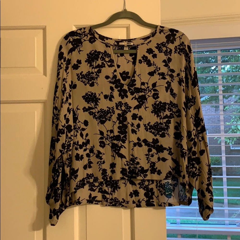 Amuse society long sleeve top w/ keyhole